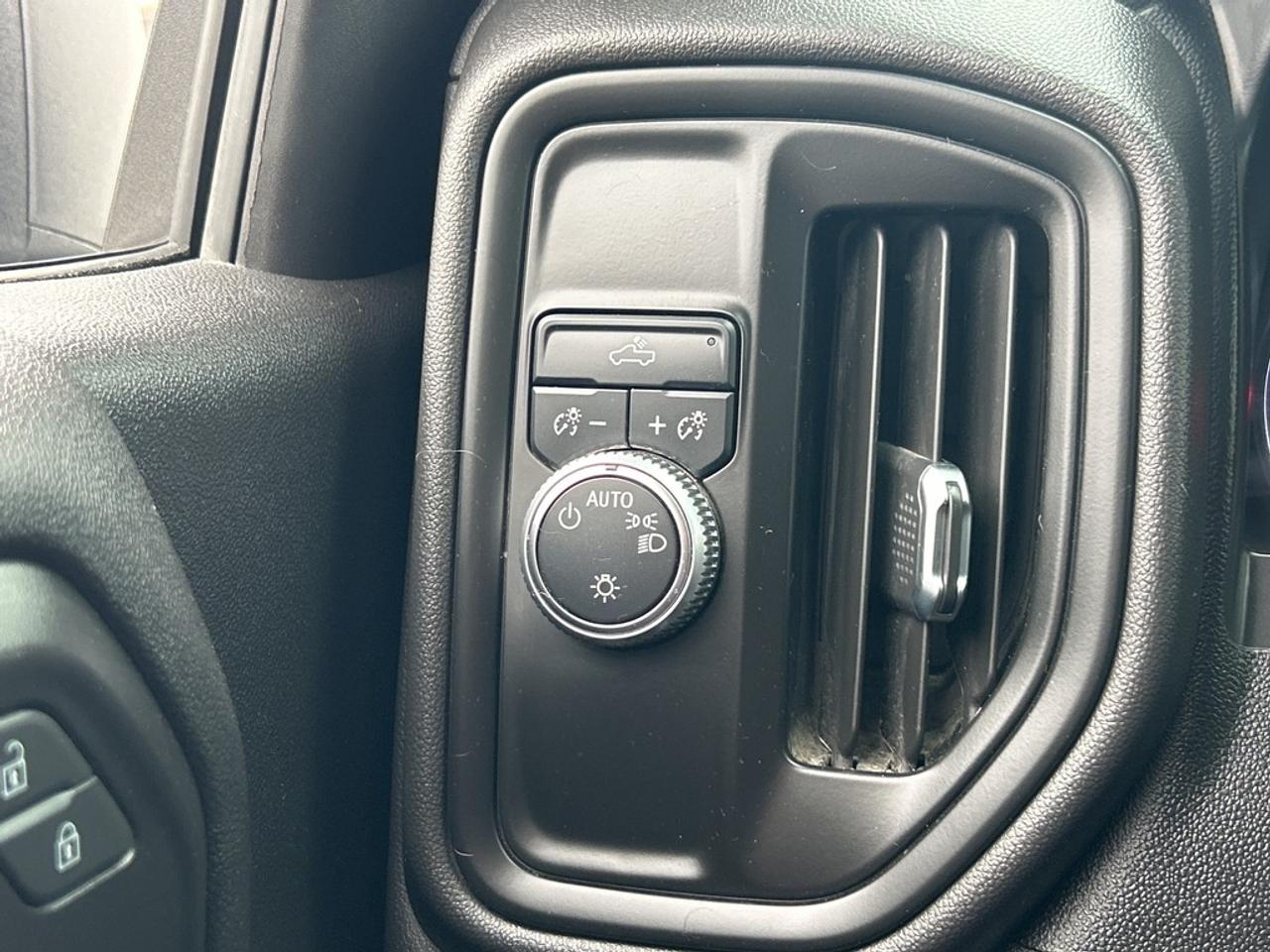 2021 GMC Sierra 1500 Reg Cab 140   3 passenger Photo