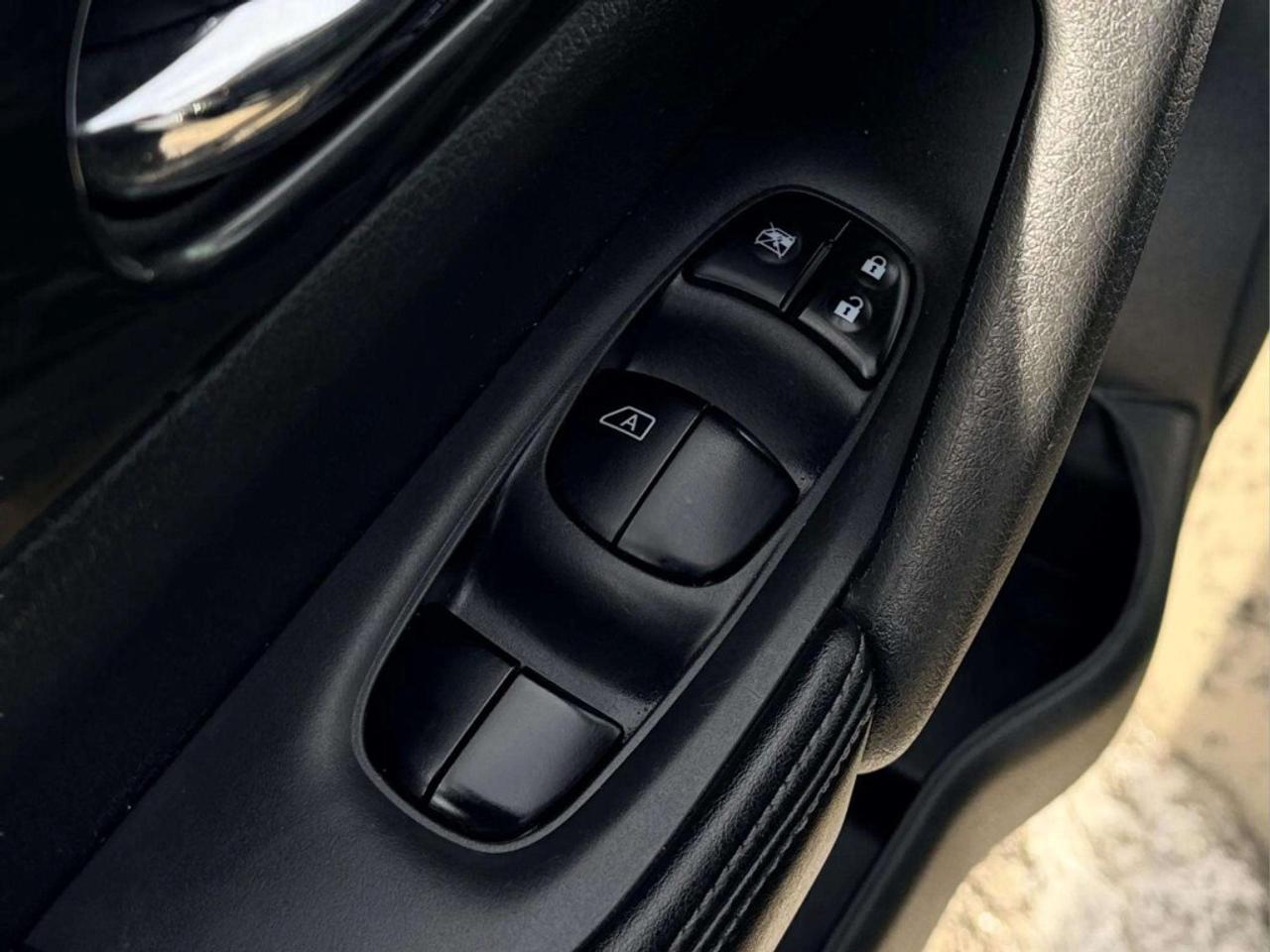 2018 Nissan Rogue S Photo