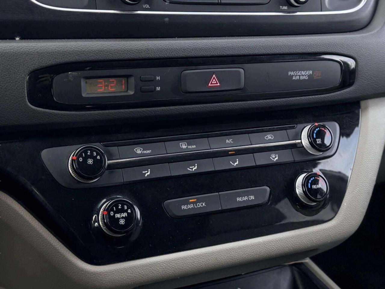 2016 Kia Sedona LX+ Photo