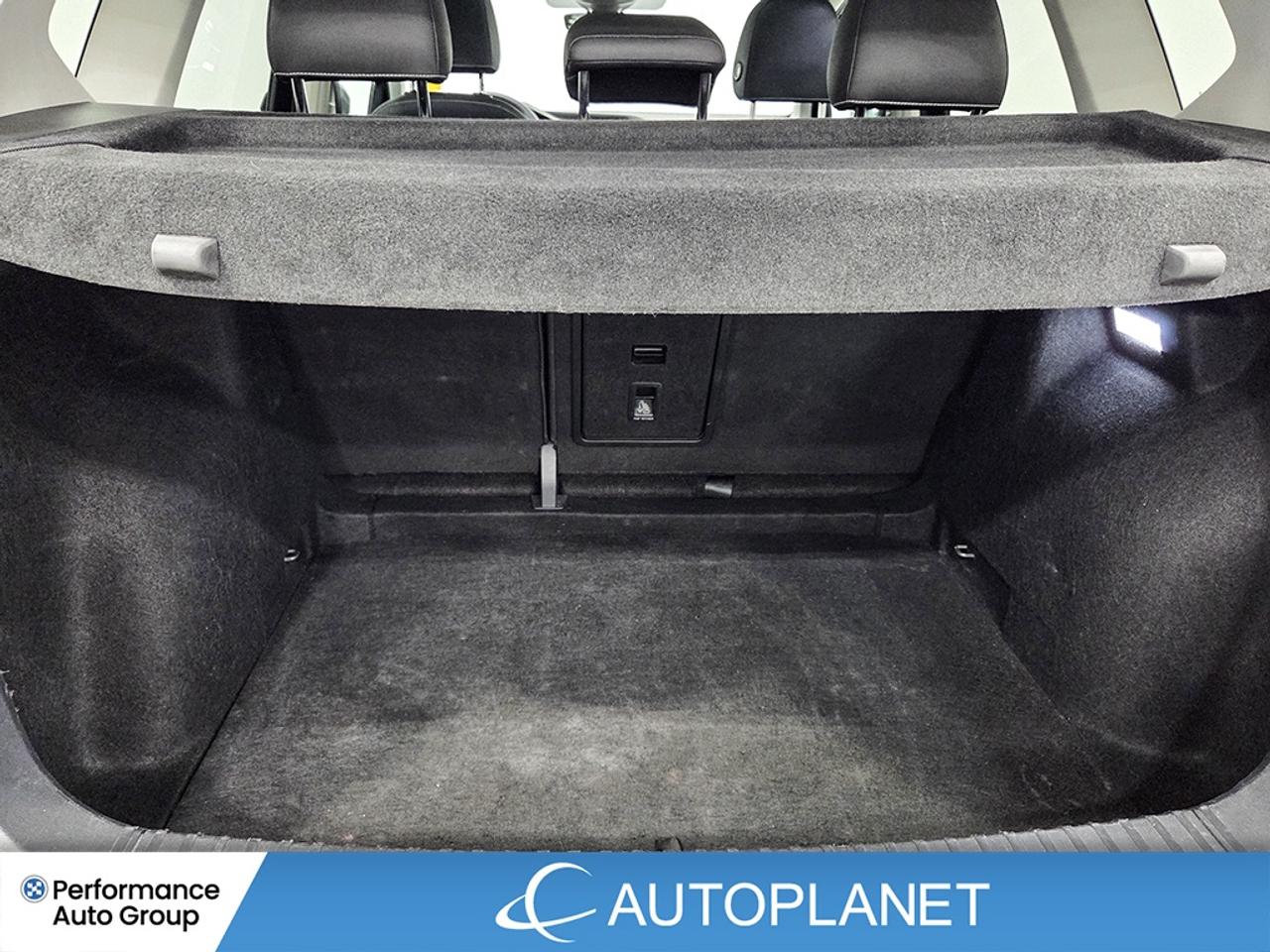 2024 Volkswagen Taos Comfortline, Pano Roof, Back Up Cam! Photo