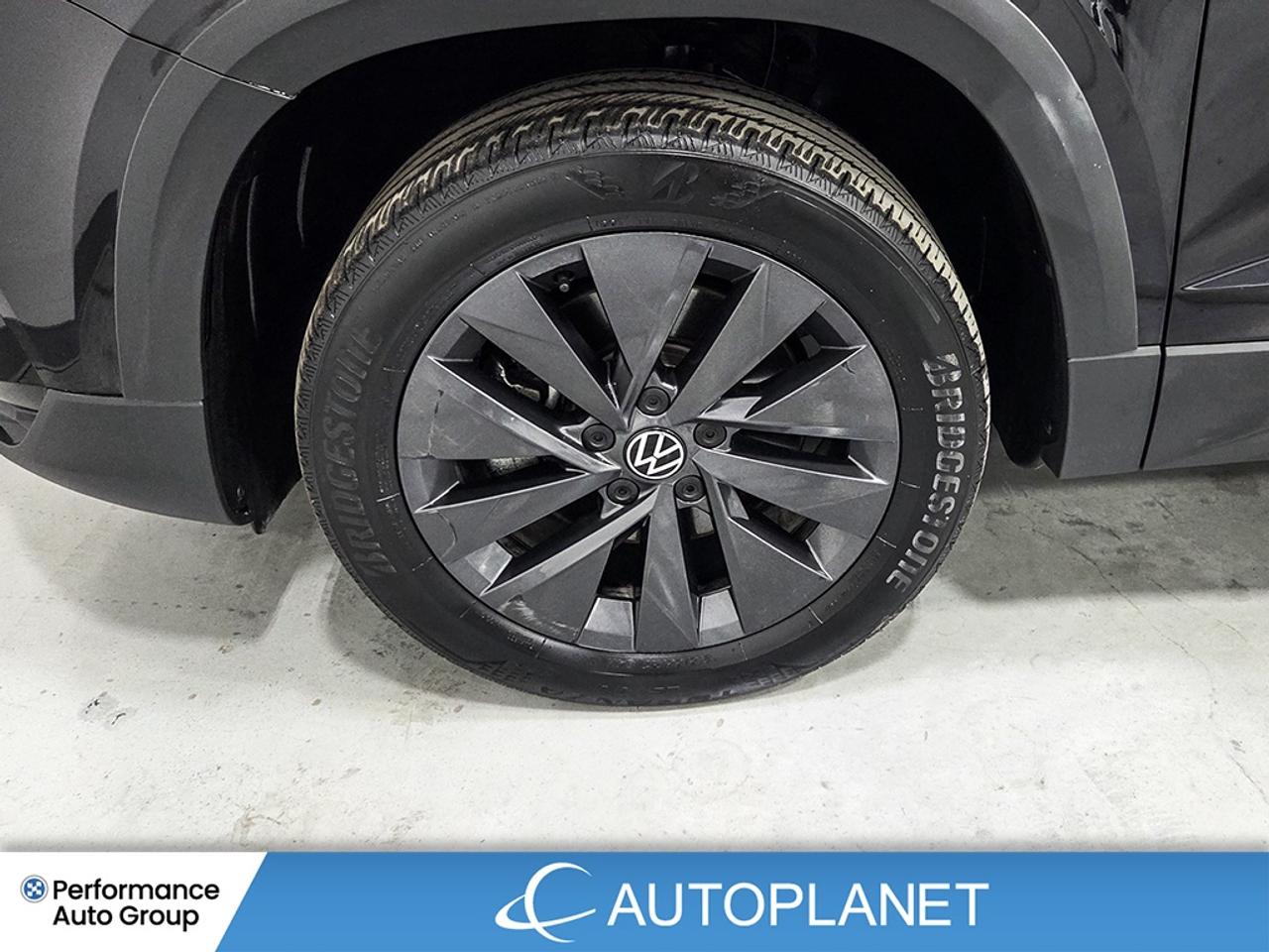 2024 Volkswagen Taos Comfortline, Pano Roof, Back Up Cam! Photo