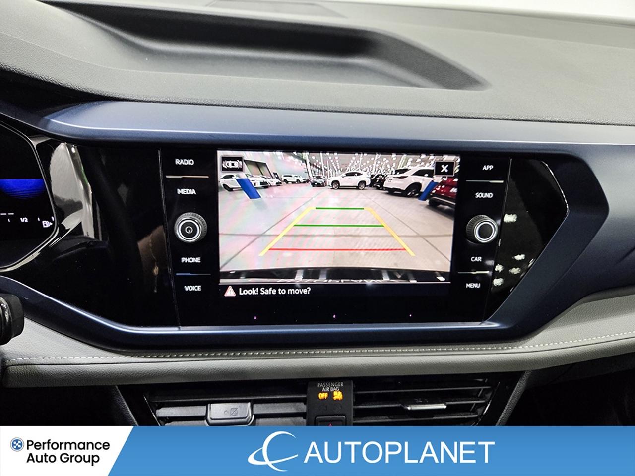 2024 Volkswagen Taos Comfortline, Pano Roof, Back Up Cam! Photo