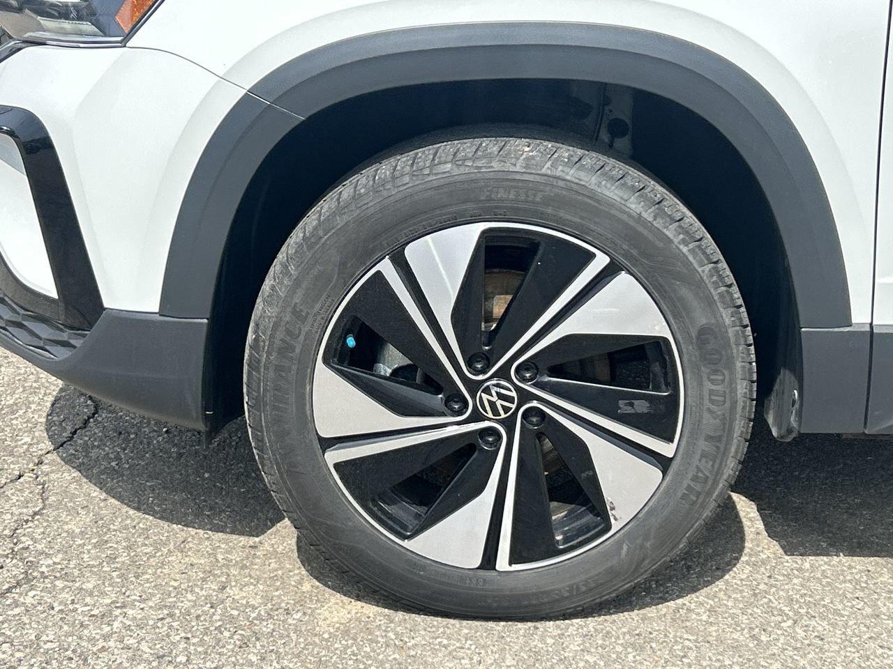 2023 Volkswagen Taos Comfortline 1.5T 7sp at DSG w/ Tip 4M New Brakes Photo
