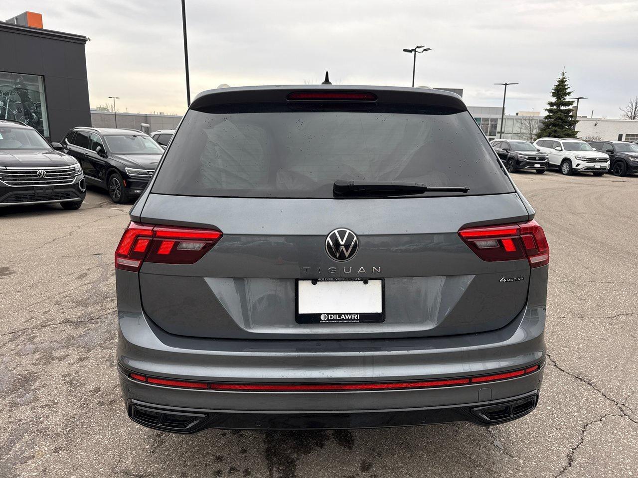 2023 Volkswagen Tiguan Comfortline R-Line Black Edition 4MOTION Photo3