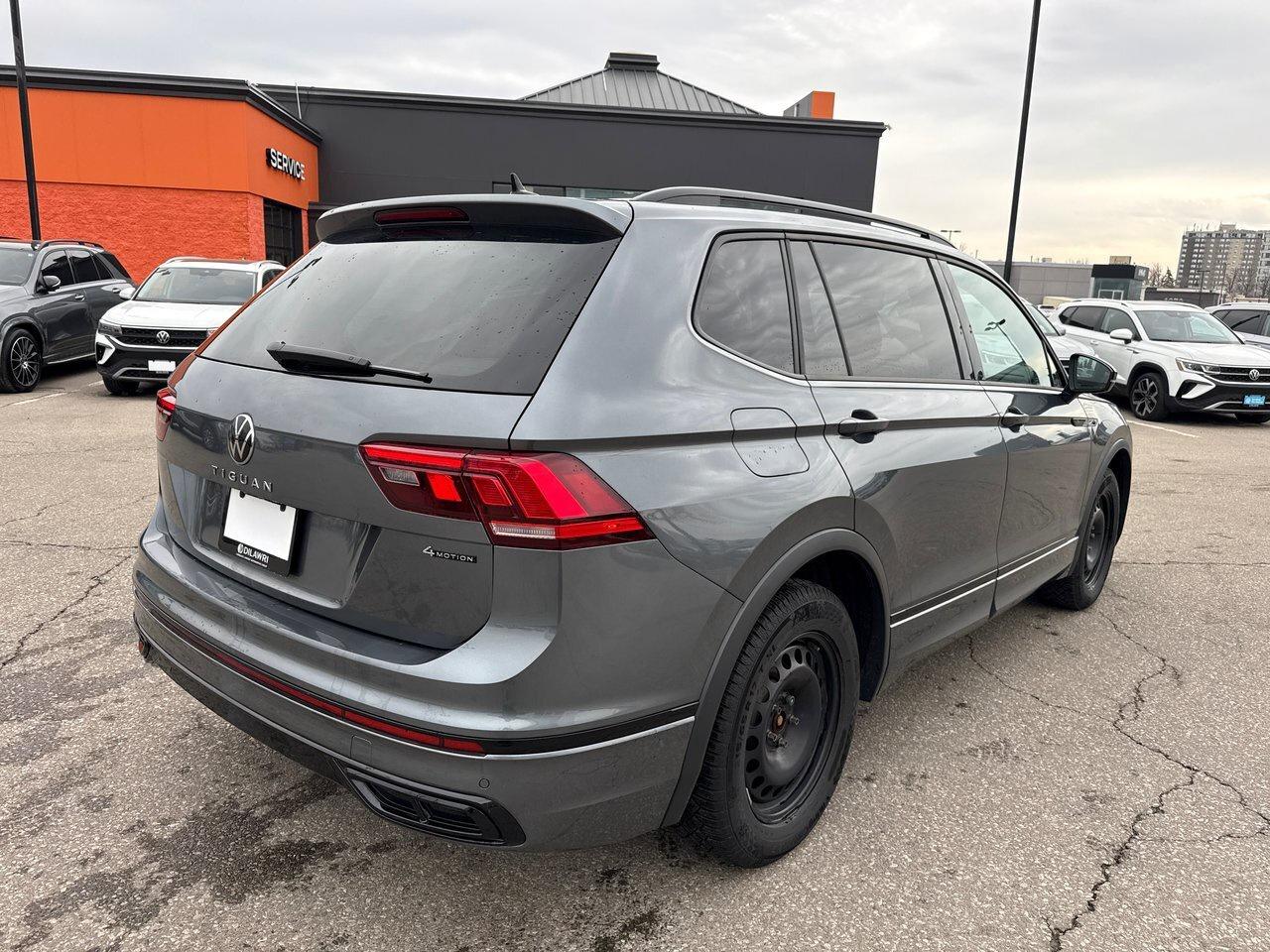 2023 Volkswagen Tiguan Comfortline R-Line Black Edition 4MOTION Photo