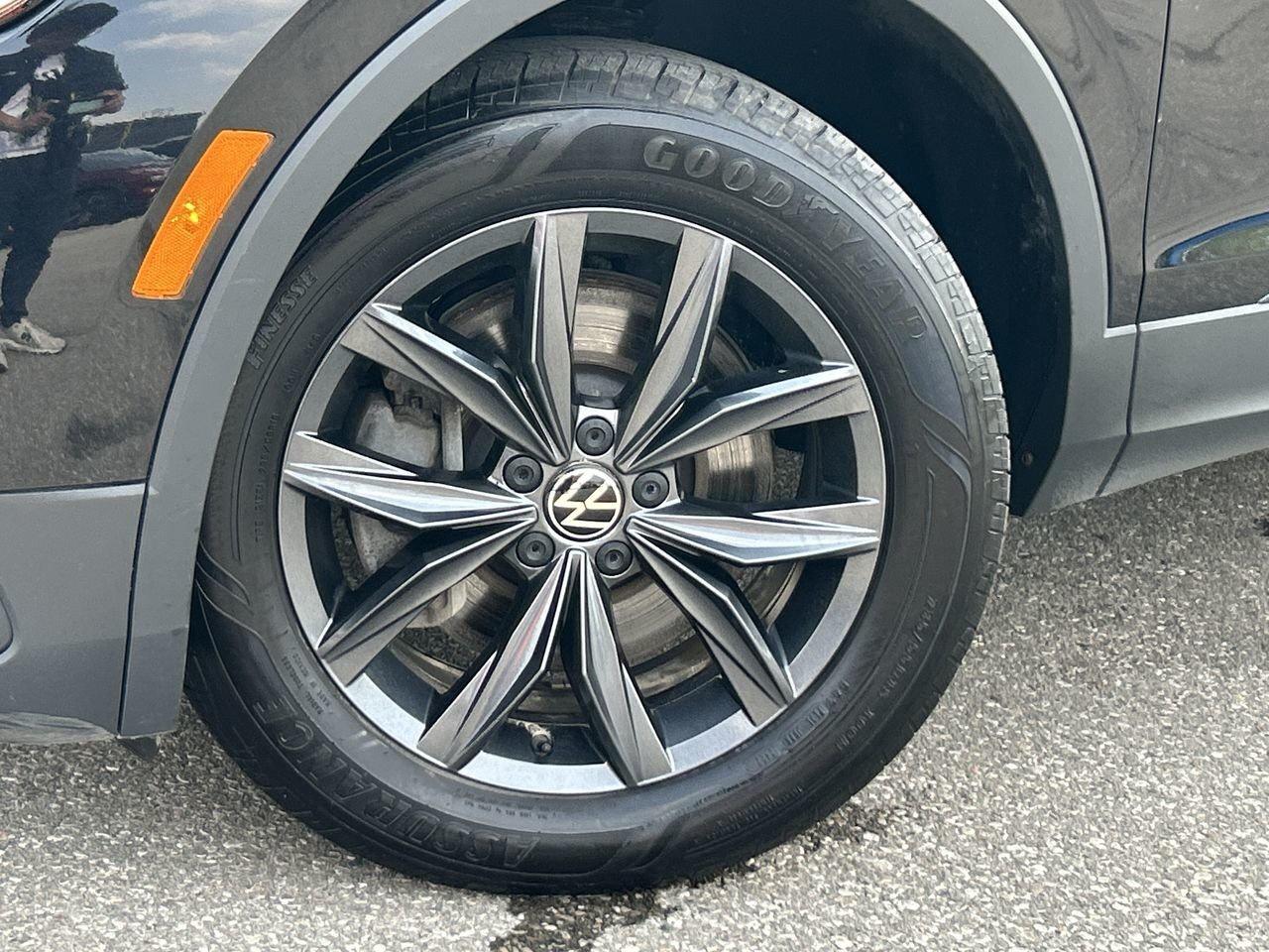 2022 Volkswagen Tiguan Comfortline 2.0T 8sp at w/Tip 4M Alloy Wheels  Rem Photo