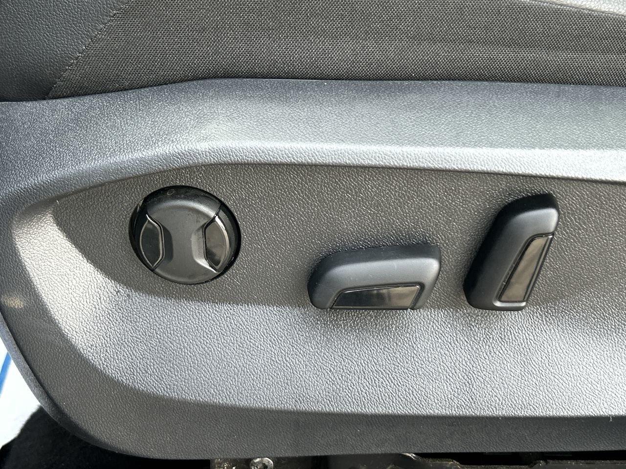 2022 Volkswagen Tiguan Comfortline 2.0T 8sp at w/Tip 4M Alloy Wheels  Rem Photo