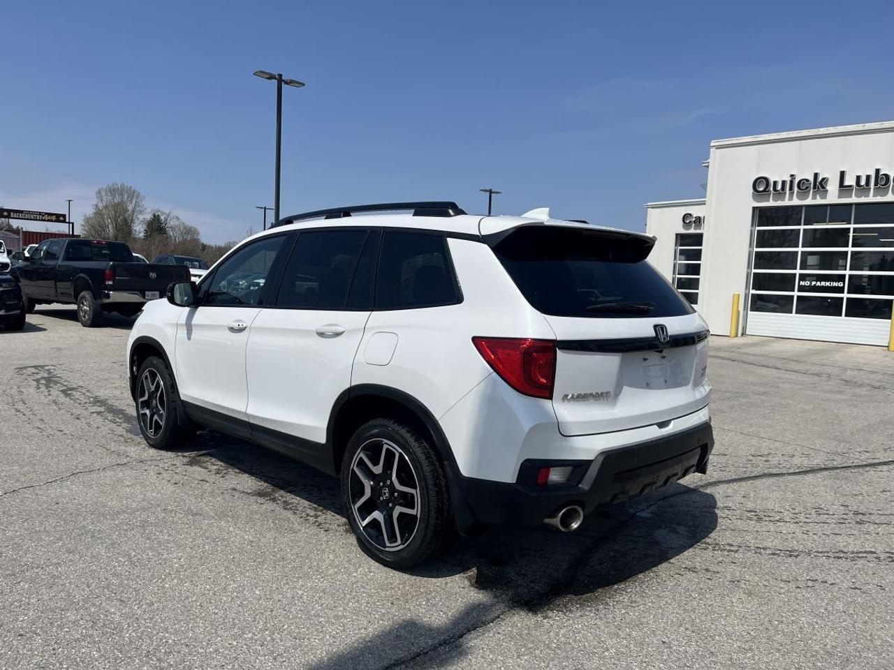 2023 Honda Passport Touring Photo3