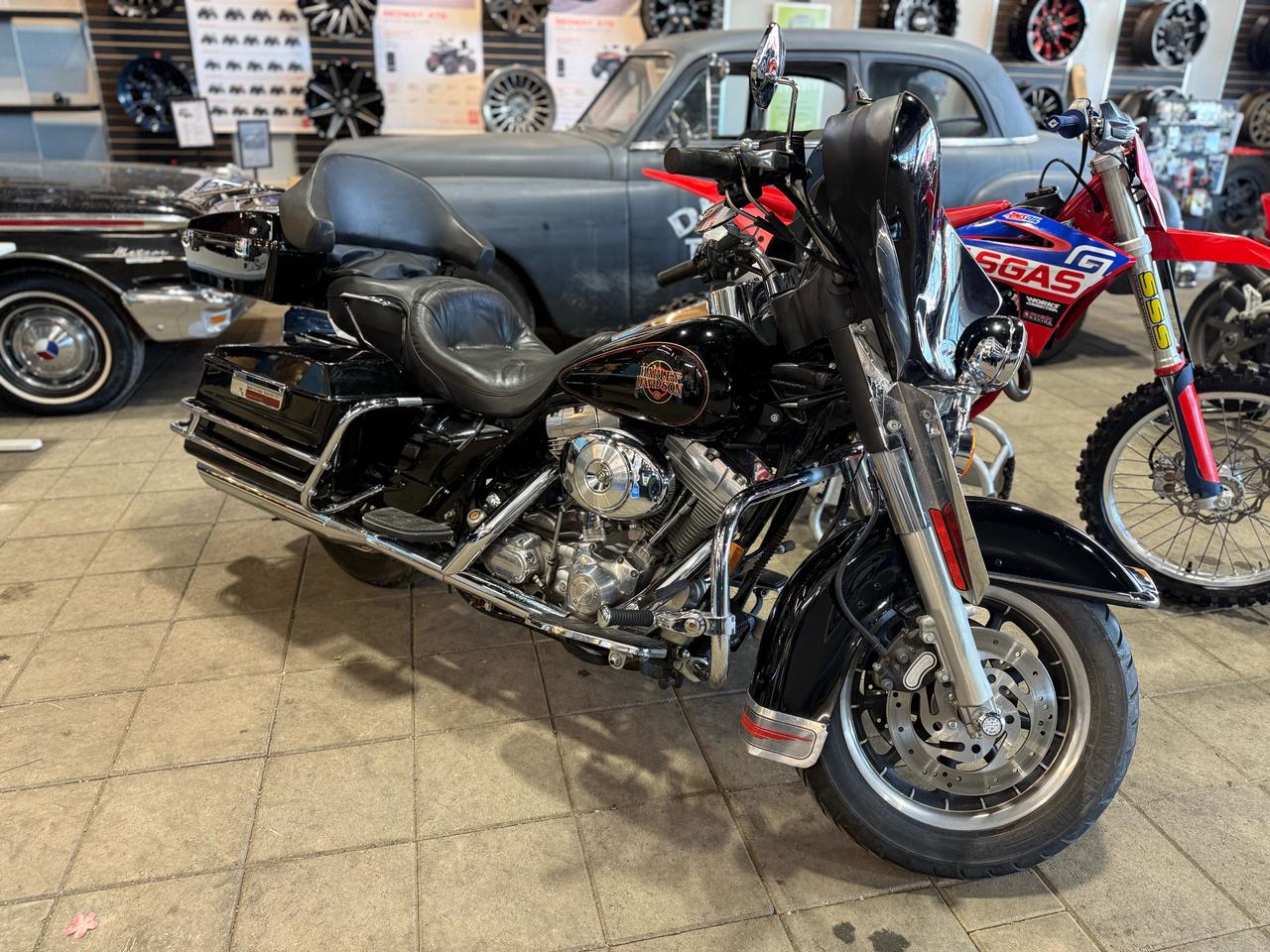 2002 Harley-Davidson FLHT  - Photo #1