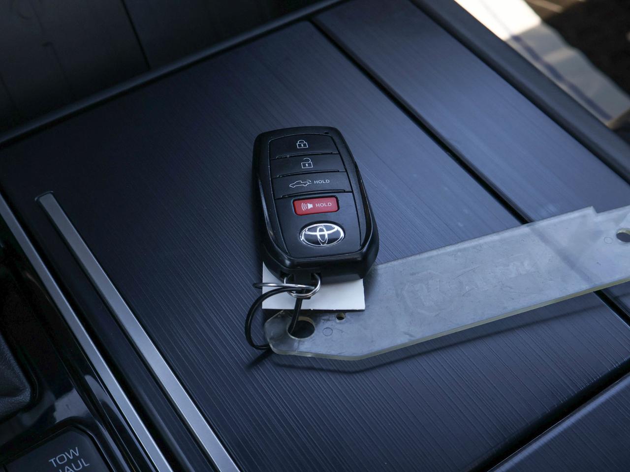 2022 Toyota Tundra Platinum Hybrid Photo