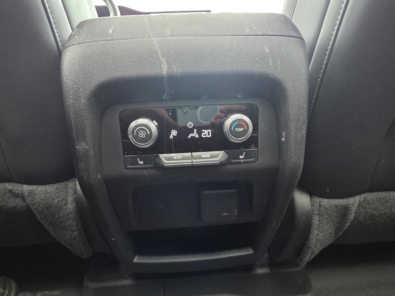 2024 GMC Acadia Denali Photo