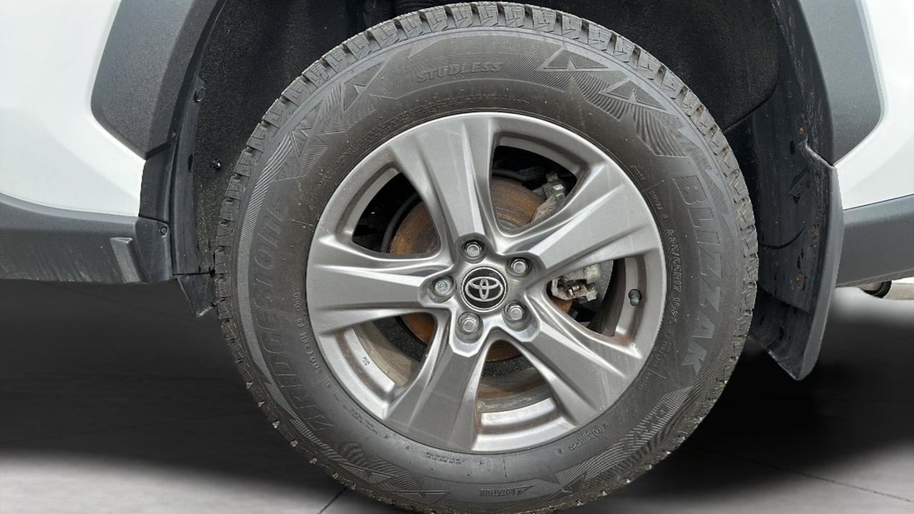 2024 Toyota RAV4 XLE AWD Photo