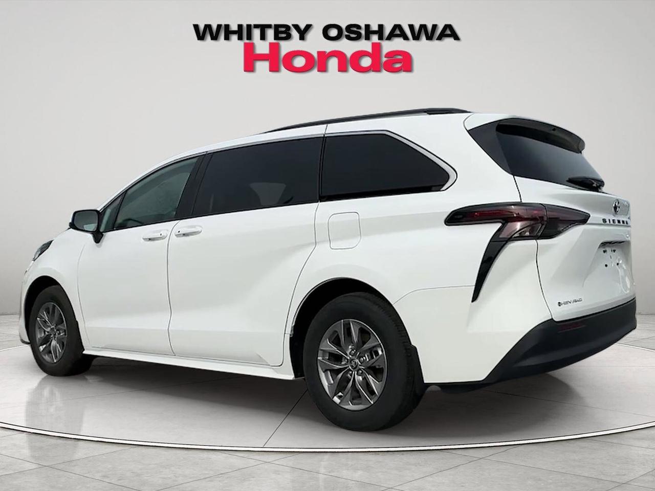2025 Toyota Sienna  Photo