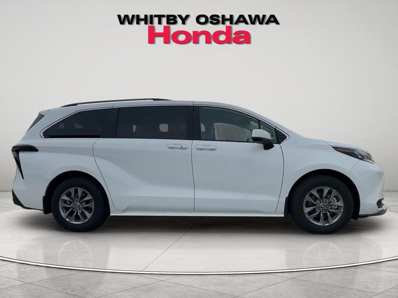 2025 Toyota Sienna  Photo