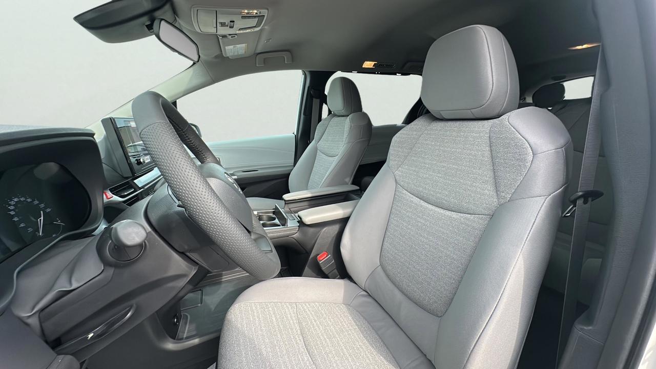 2025 Toyota Sienna  Photo