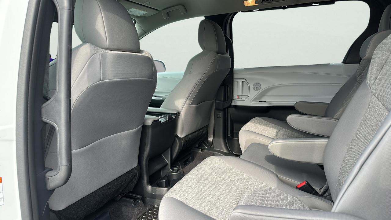2025 Toyota Sienna  Photo