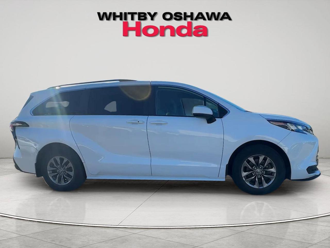 2024 Toyota Sienna  Photo