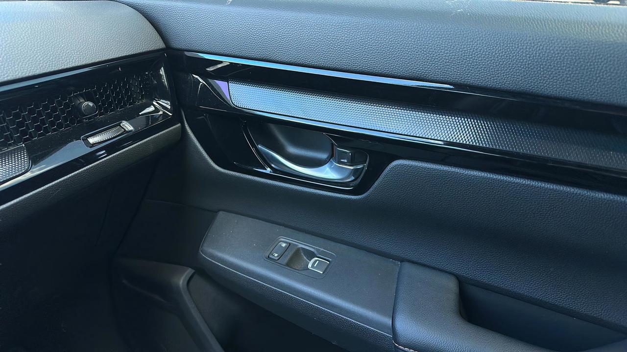 2023 Honda CR-V Hybrid Touring AWD Photo