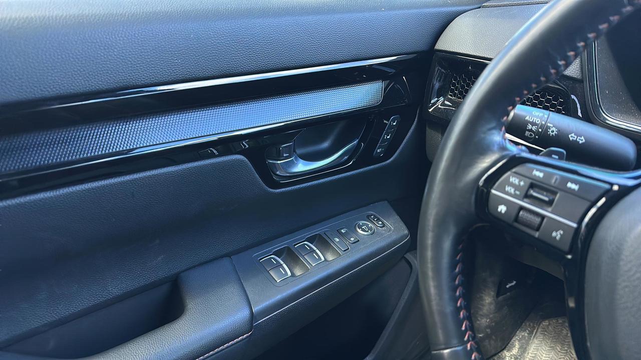 2023 Honda CR-V Hybrid Touring AWD Photo
