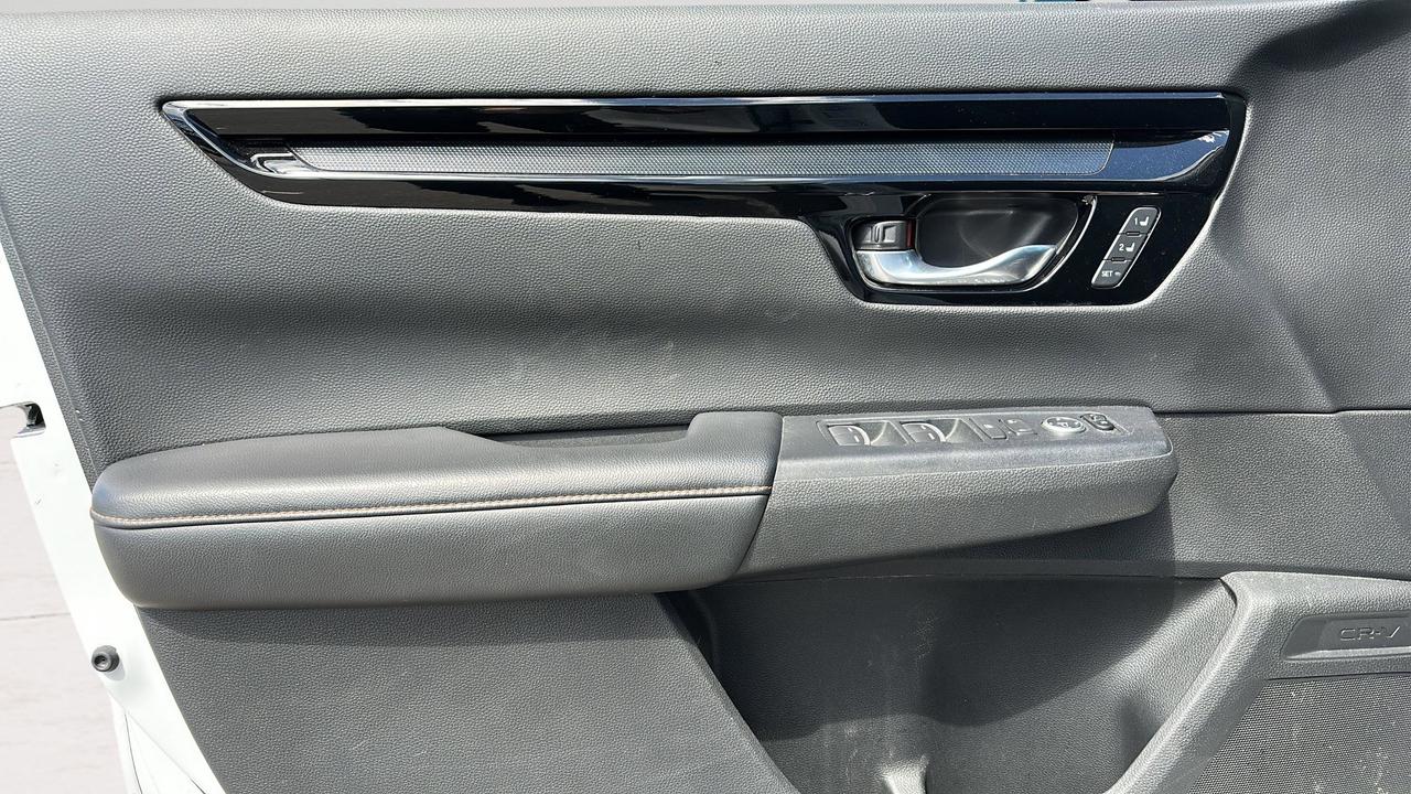 2023 Honda CR-V Hybrid Touring AWD Photo