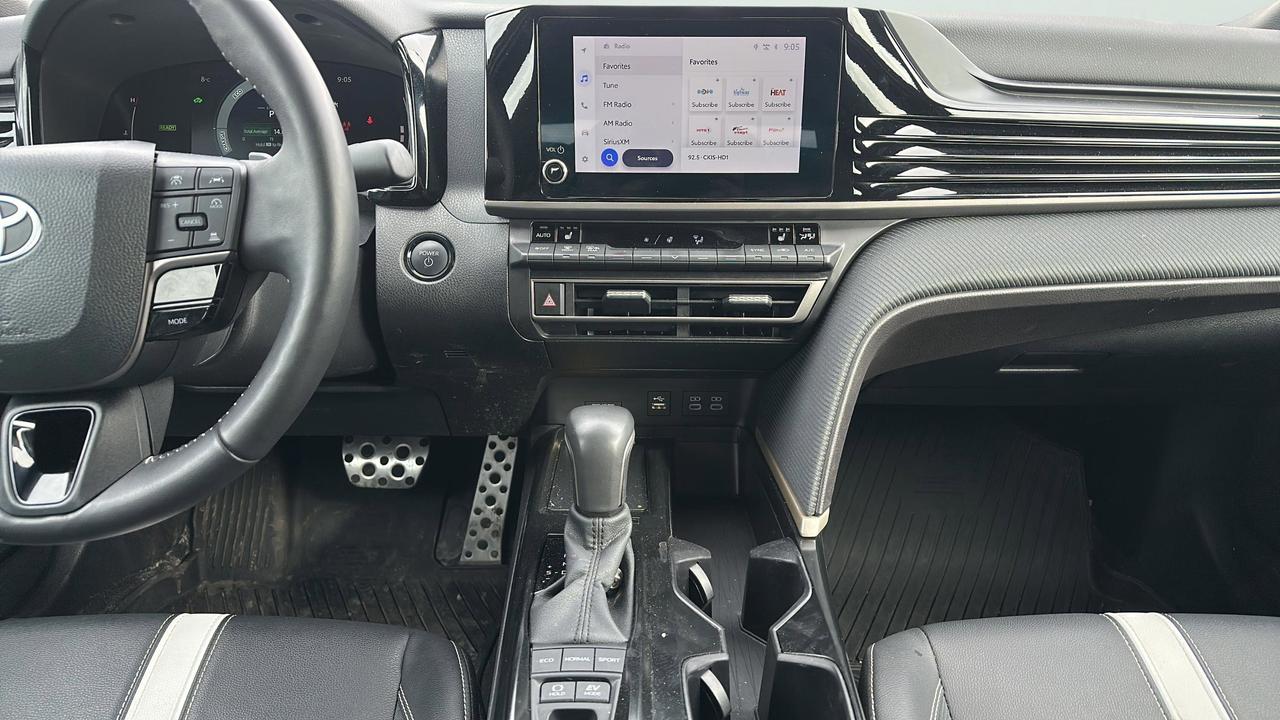 2025 Toyota Camry SE CVT Photo