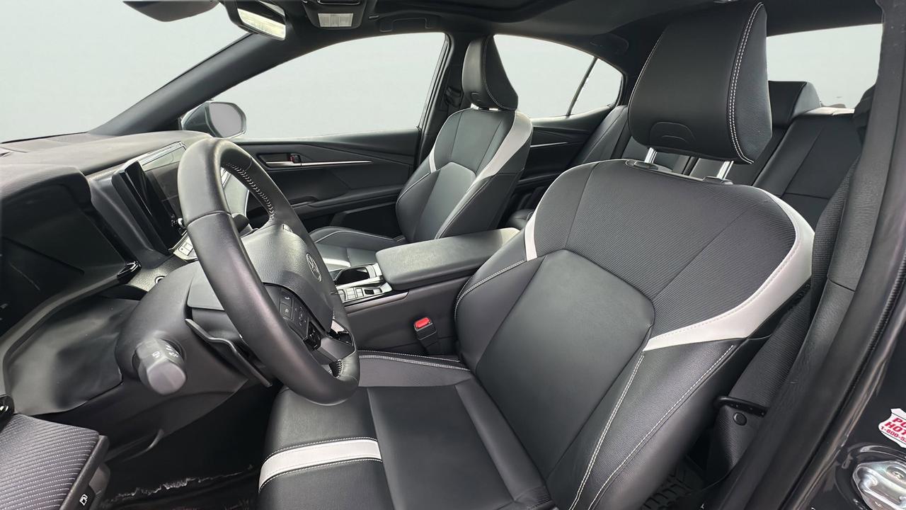 2025 Toyota Camry SE CVT Photo