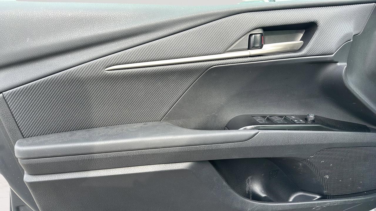 2025 Toyota Camry SE CVT Photo