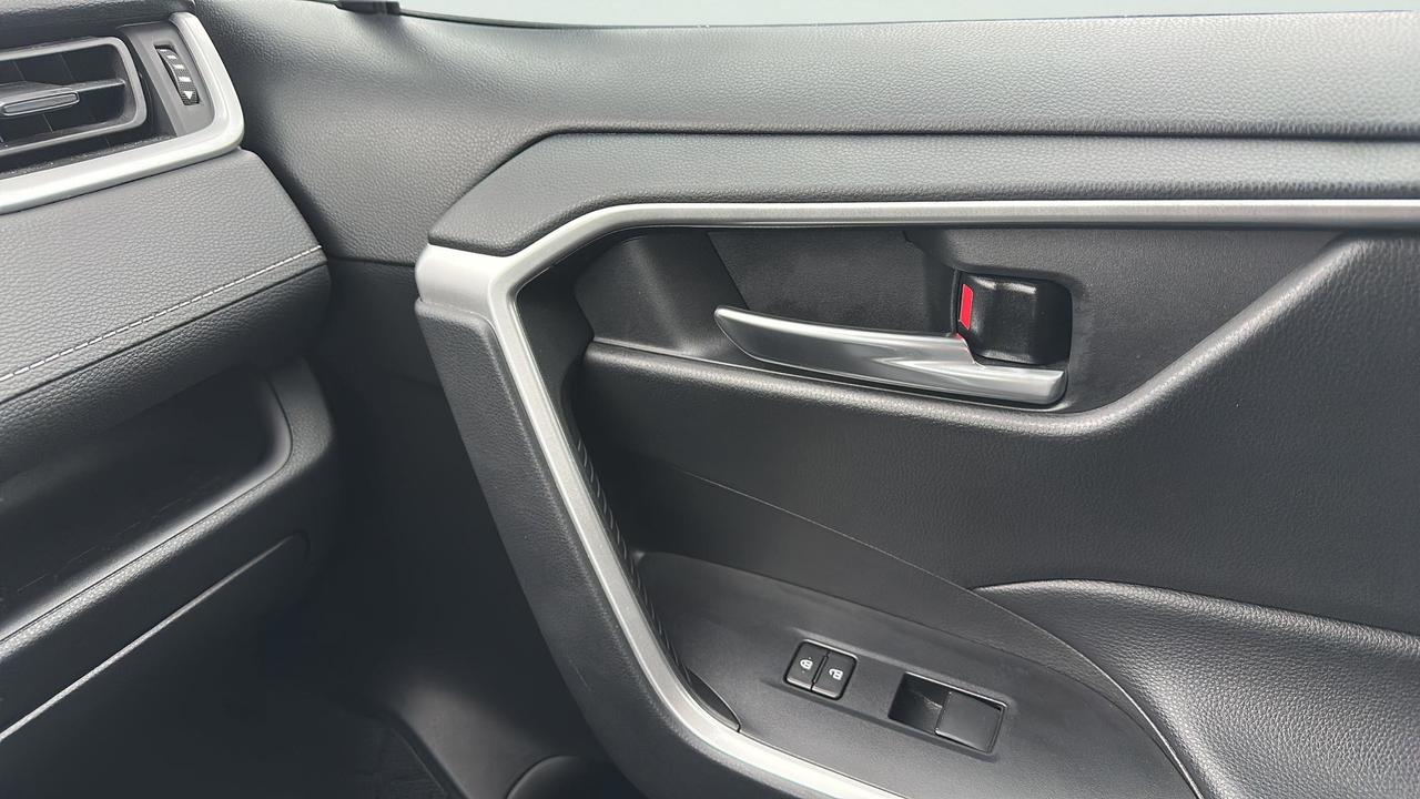 2021 Toyota RAV4 XLE AWD Photo