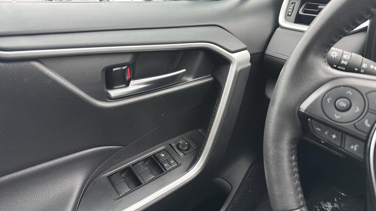 2021 Toyota RAV4 XLE AWD Photo