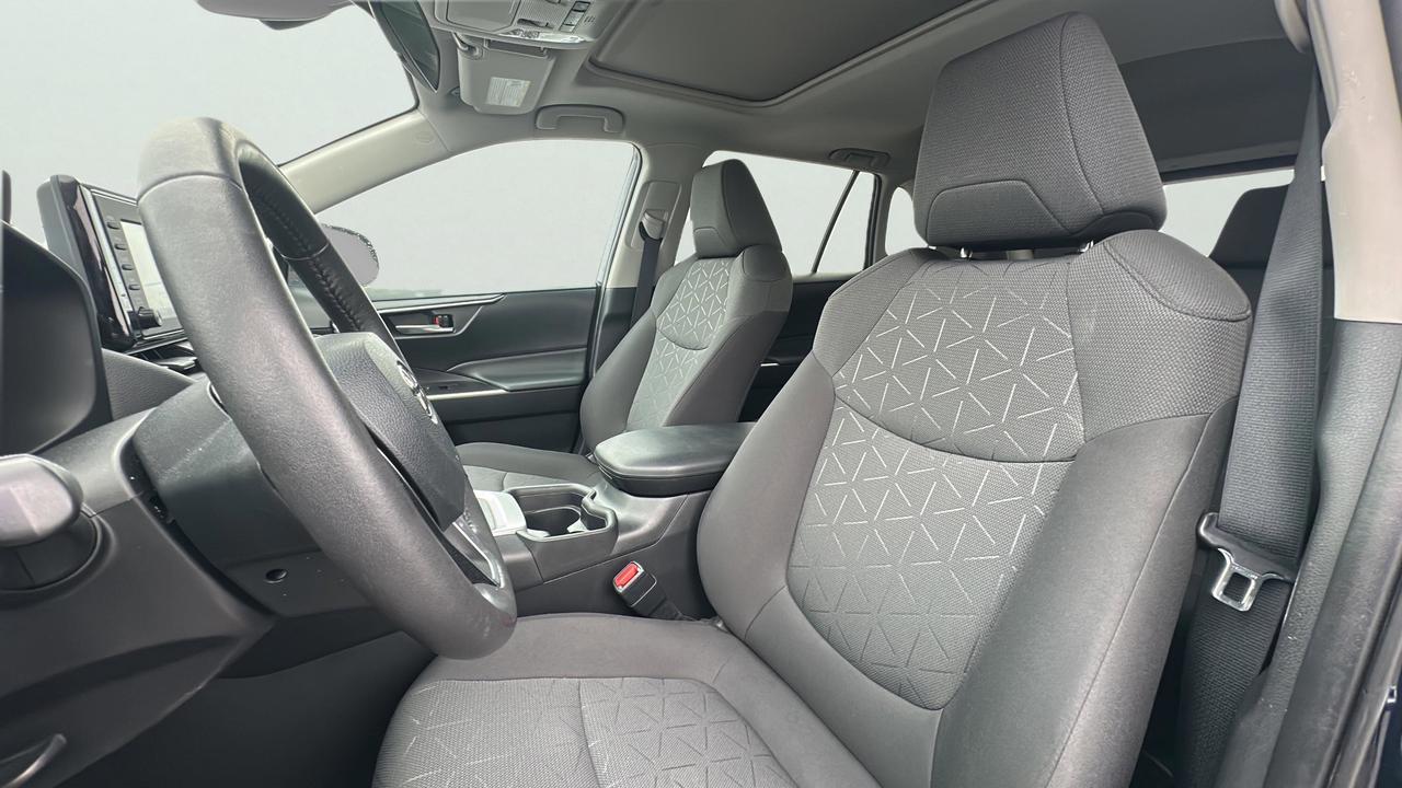 2021 Toyota RAV4 XLE AWD Photo