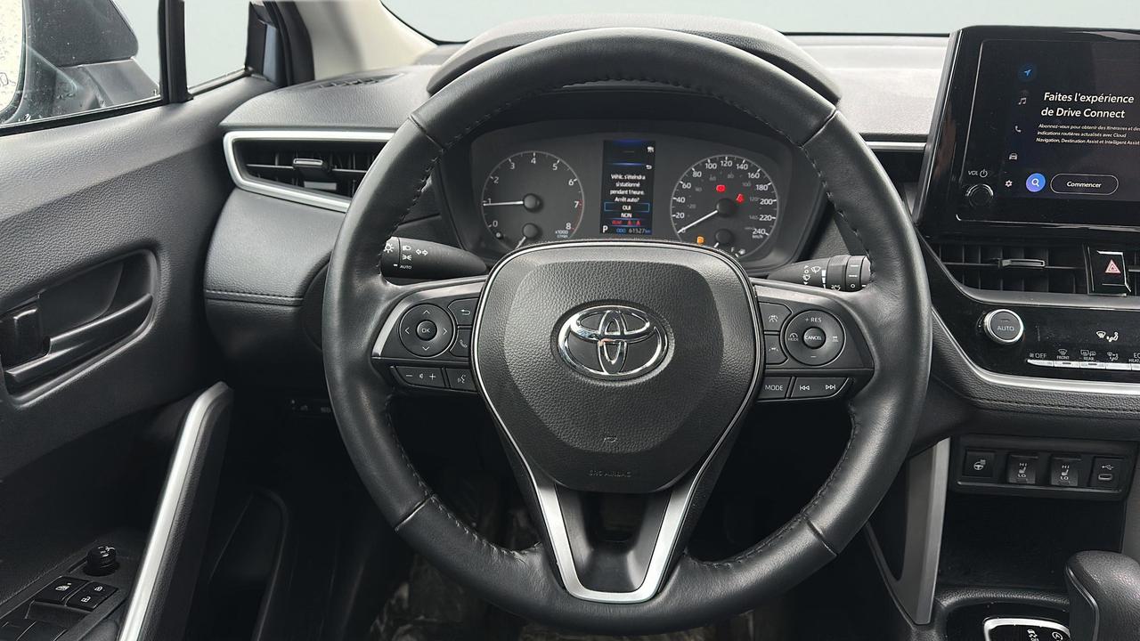 2024 Toyota Corolla Cross LE AWD Photo