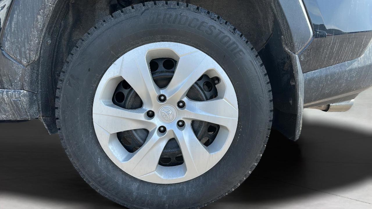 2024 Toyota RAV4 LE AWD Photo