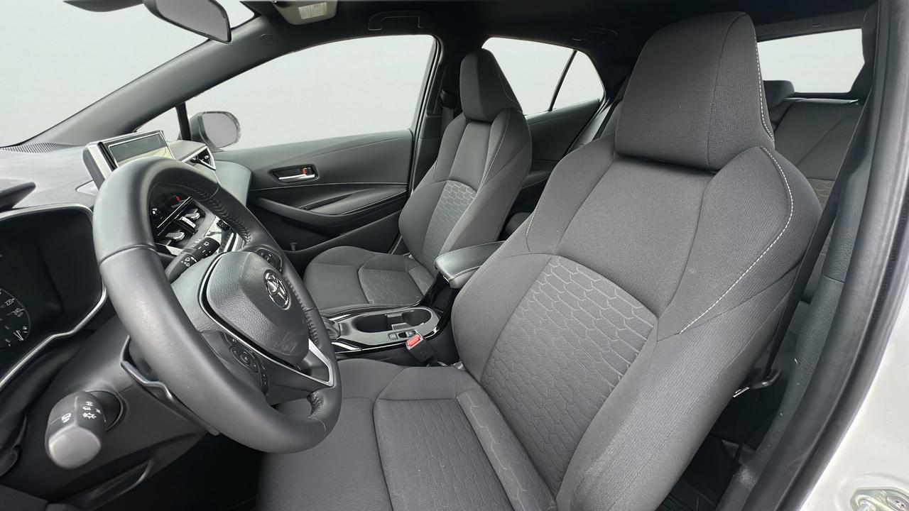 2025 Toyota Corolla Hatchback CVT Photo