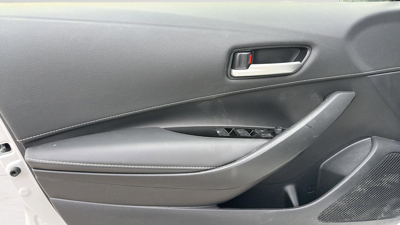 2025 Toyota Corolla Hatchback CVT Photo