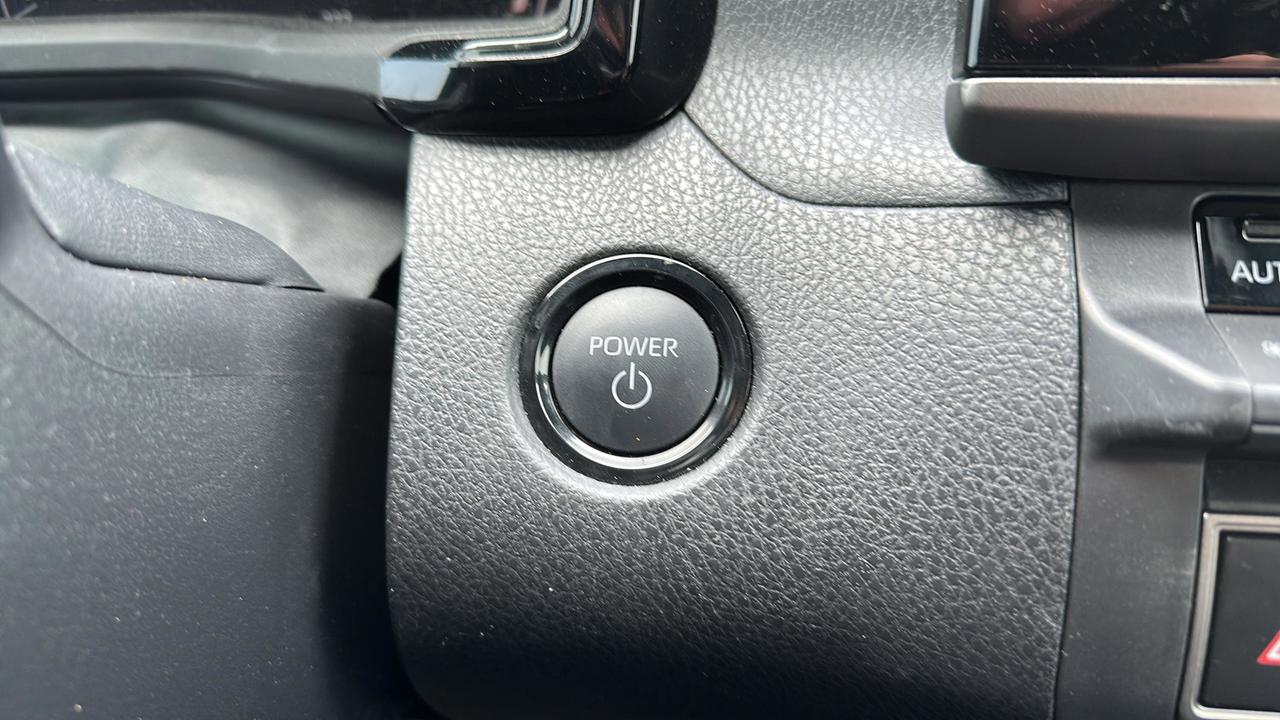 2025 Toyota Camry SE CVT Photo