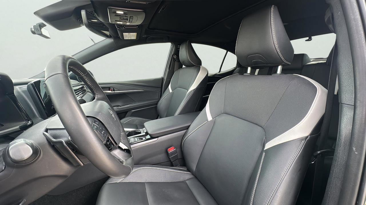 2025 Toyota Camry SE CVT Photo