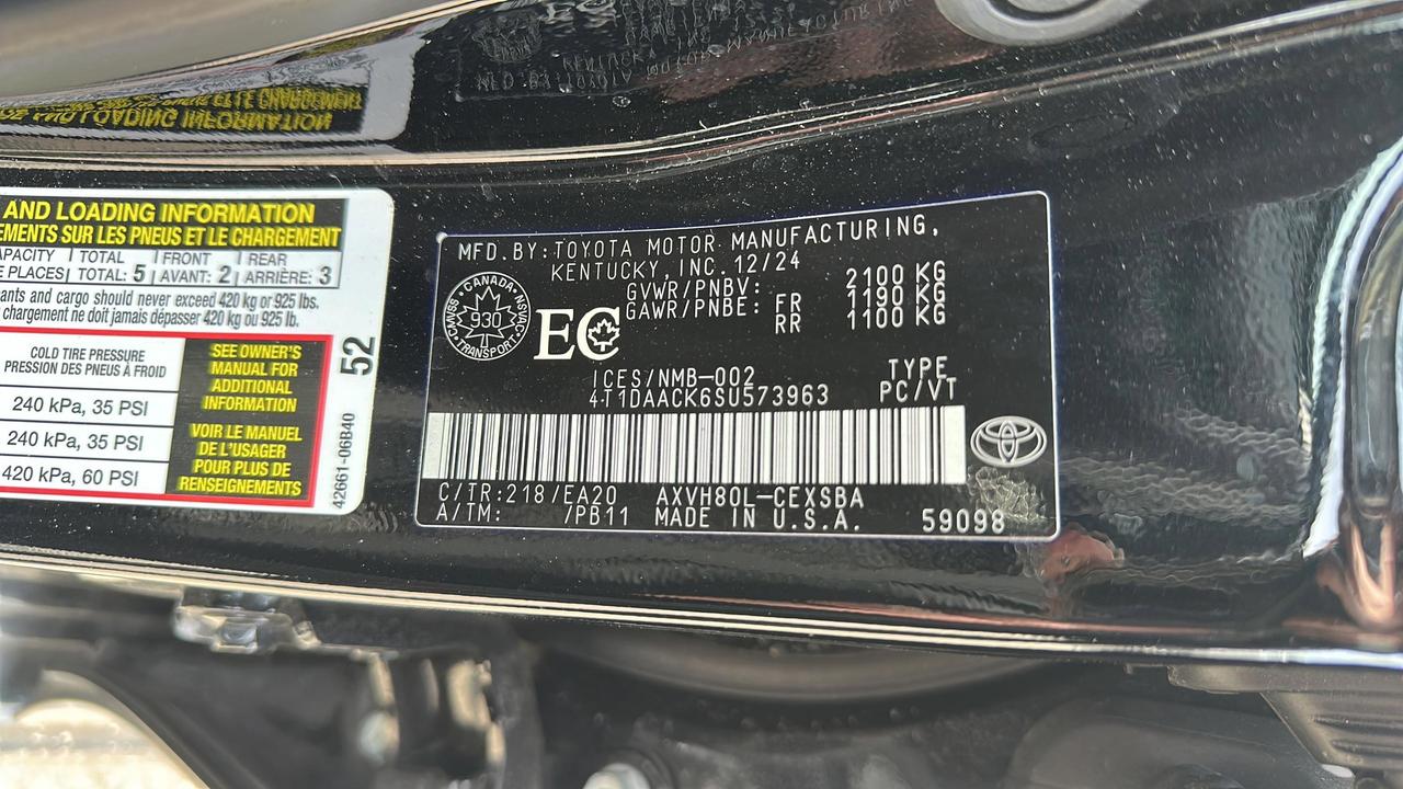 2025 Toyota Camry SE CVT Photo