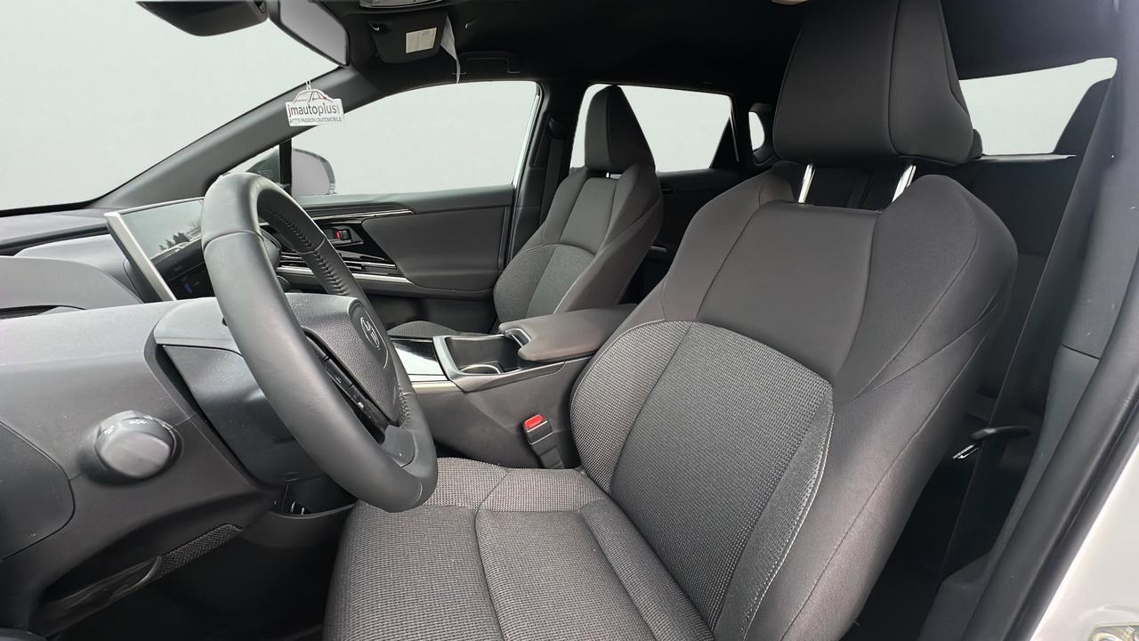 2025 Toyota bZ4X LE FWD Photo