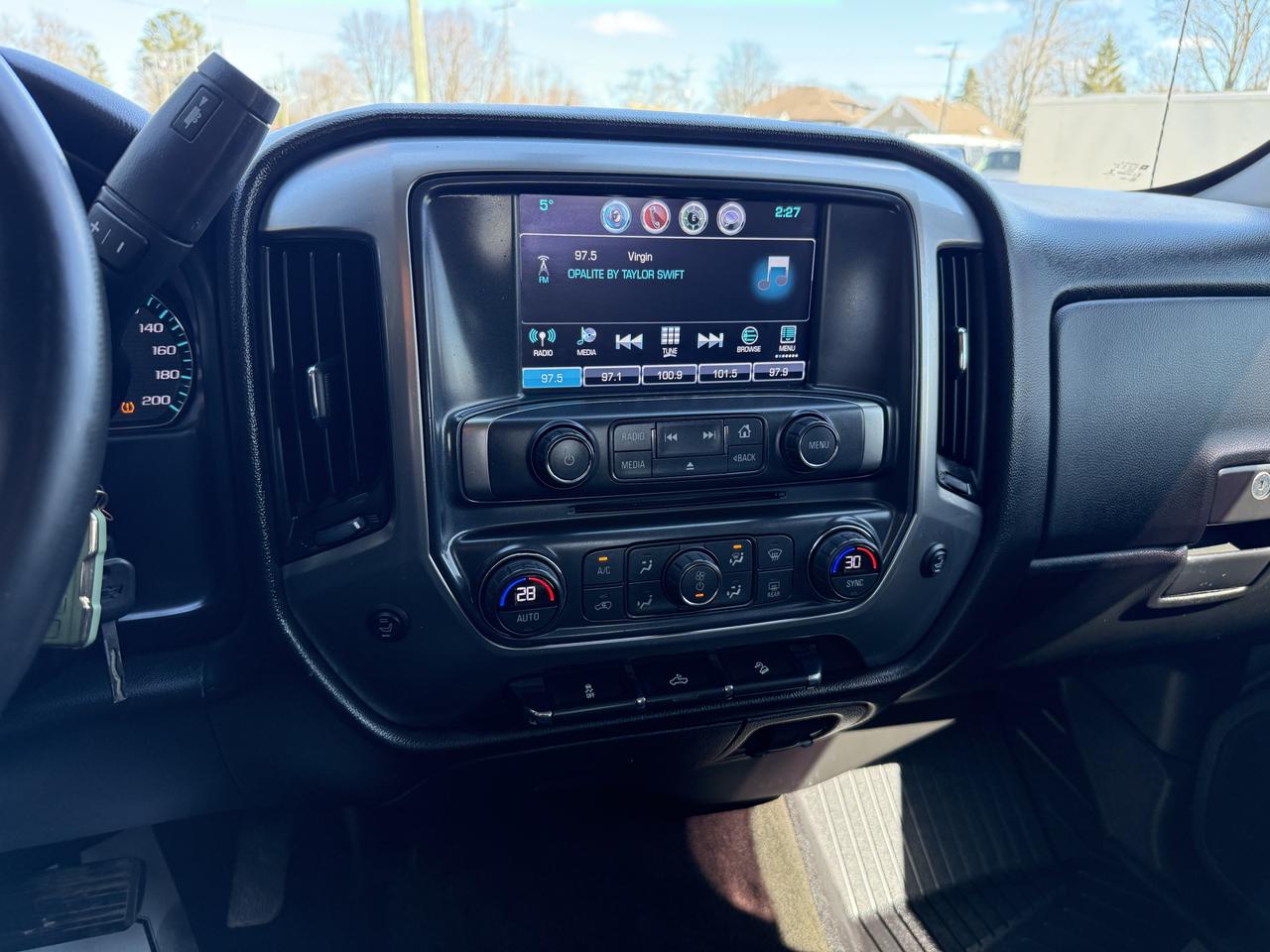 2017 Chevrolet Silverado 1500 LT Photo
