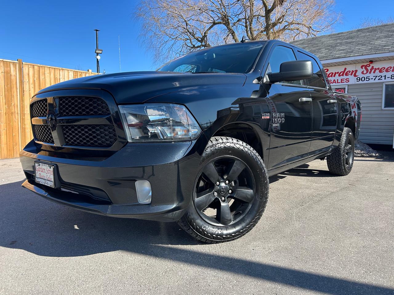 2021 RAM 1500 Classic EXPRESS Photo0