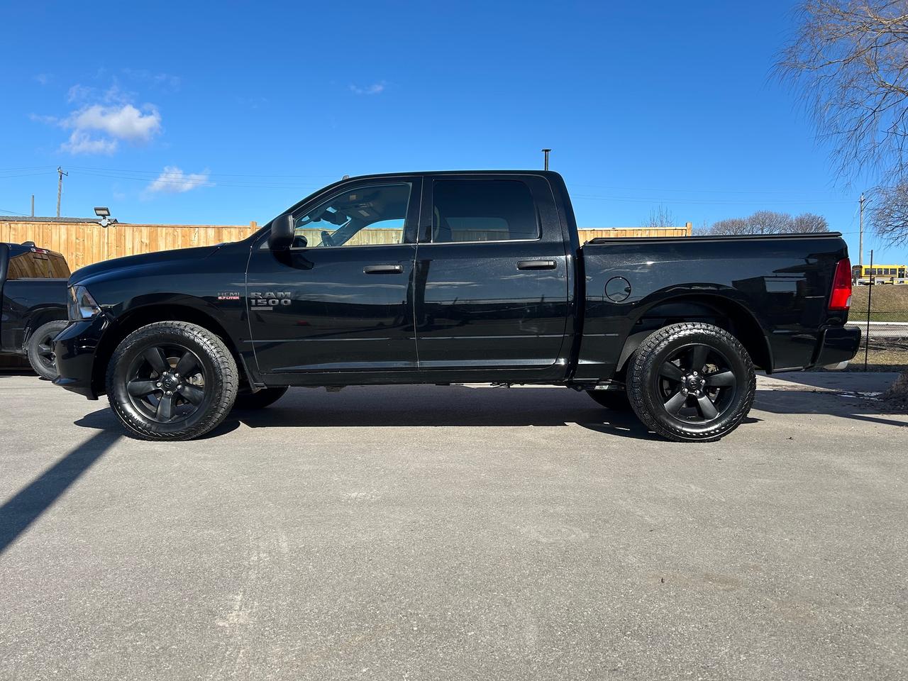 2021 RAM 1500 Classic EXPRESS Photo1