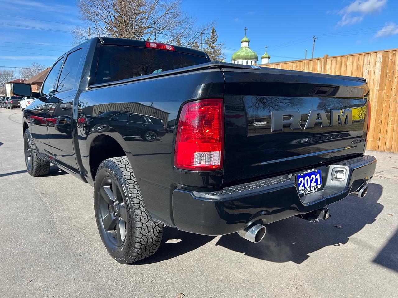 2021 RAM 1500 Classic EXPRESS Photo2