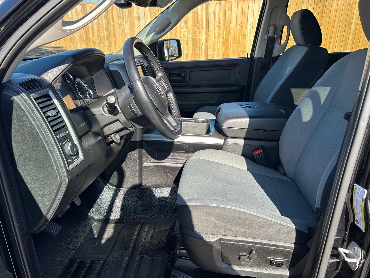 2021 RAM 1500 Classic EXPRESS Photo