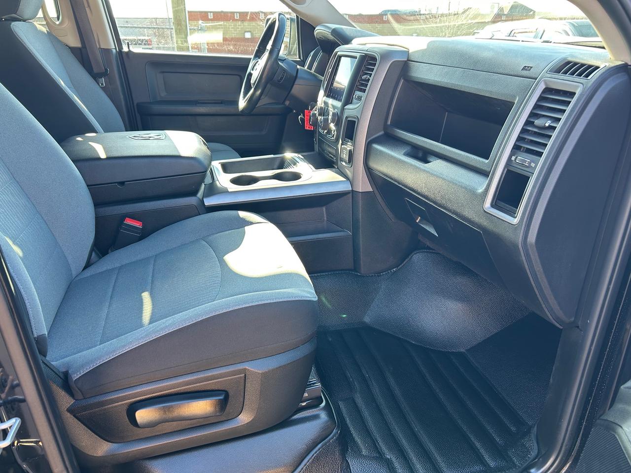 2021 RAM 1500 Classic EXPRESS Photo