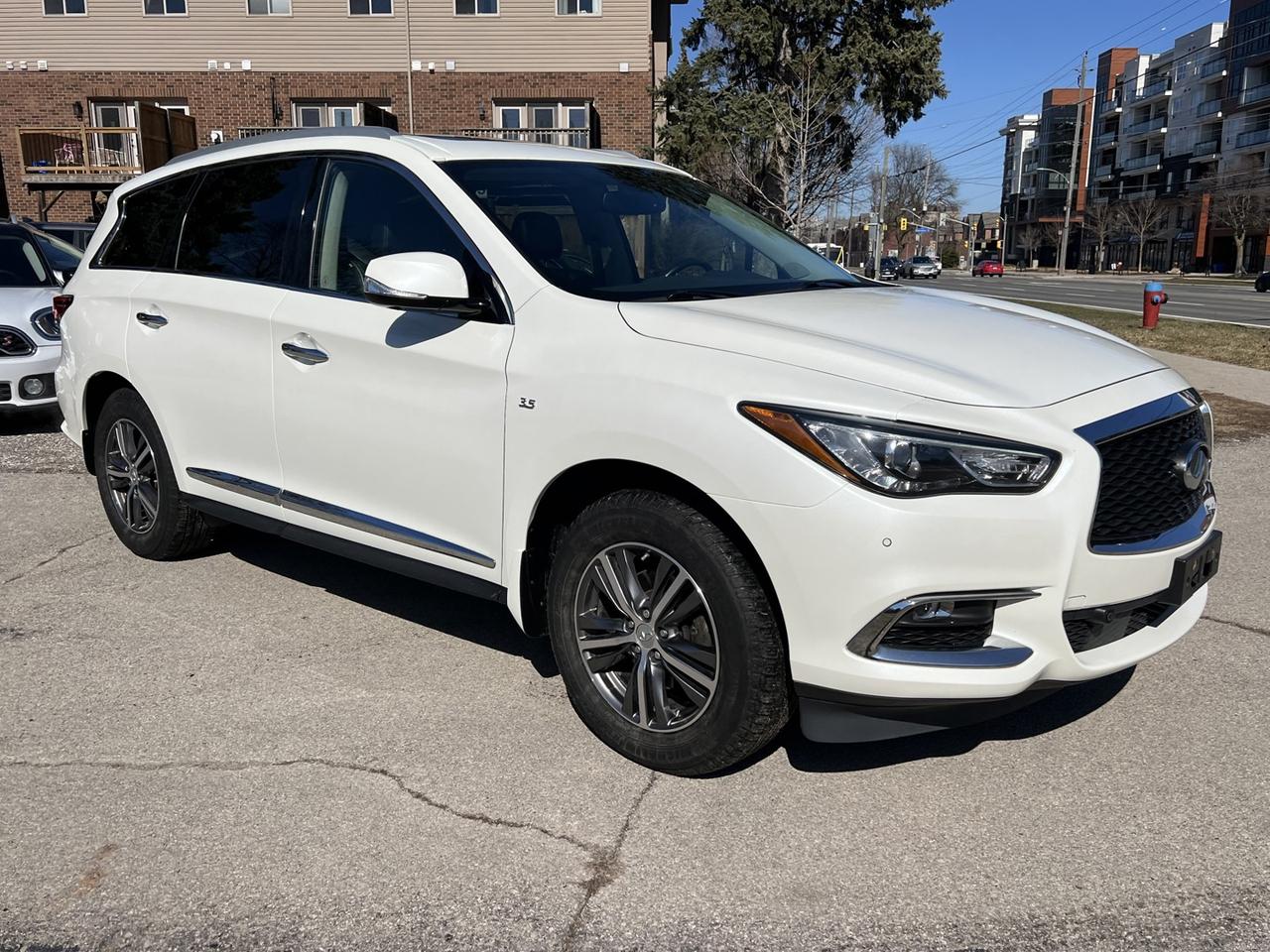 2017 Infiniti QX60 Base AWD Photo2