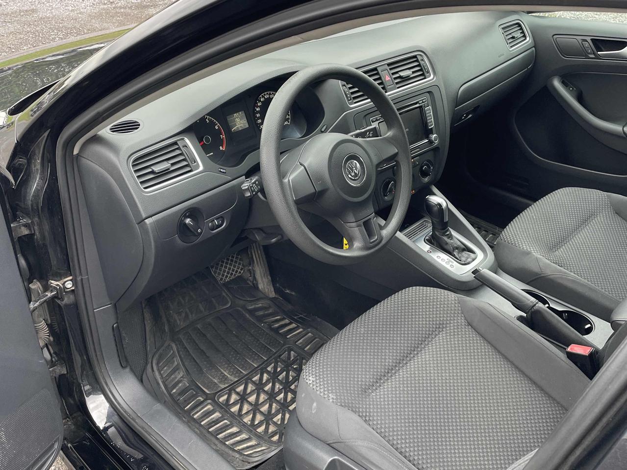 2014 Volkswagen Jetta 4dr 2.0L Auto Trendline+ Photo3