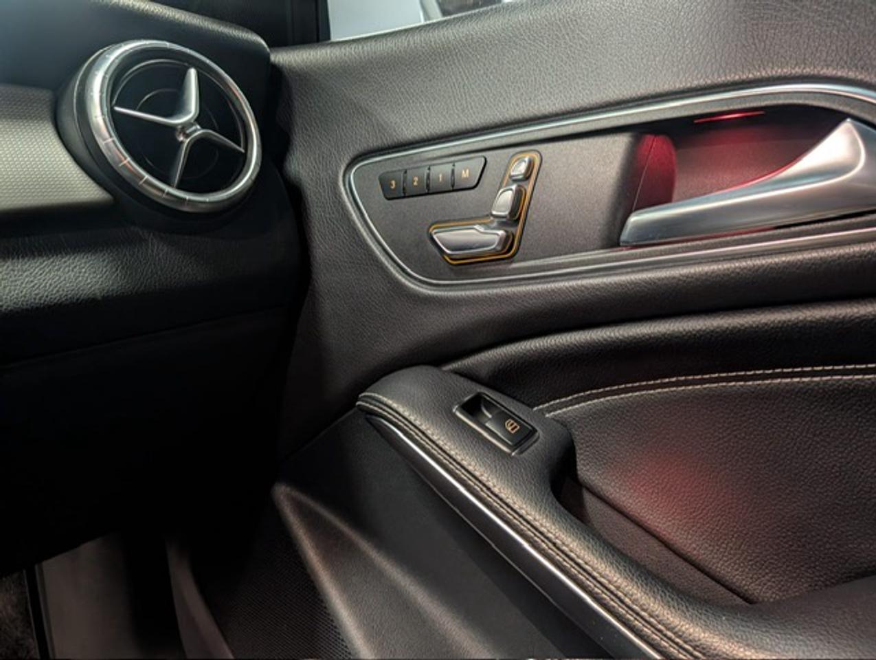 2019 Mercedes-Benz CLA-Class CLA 250 4MATIC * PANORAMIC ROOF * NAVIGATION - Photo #9
