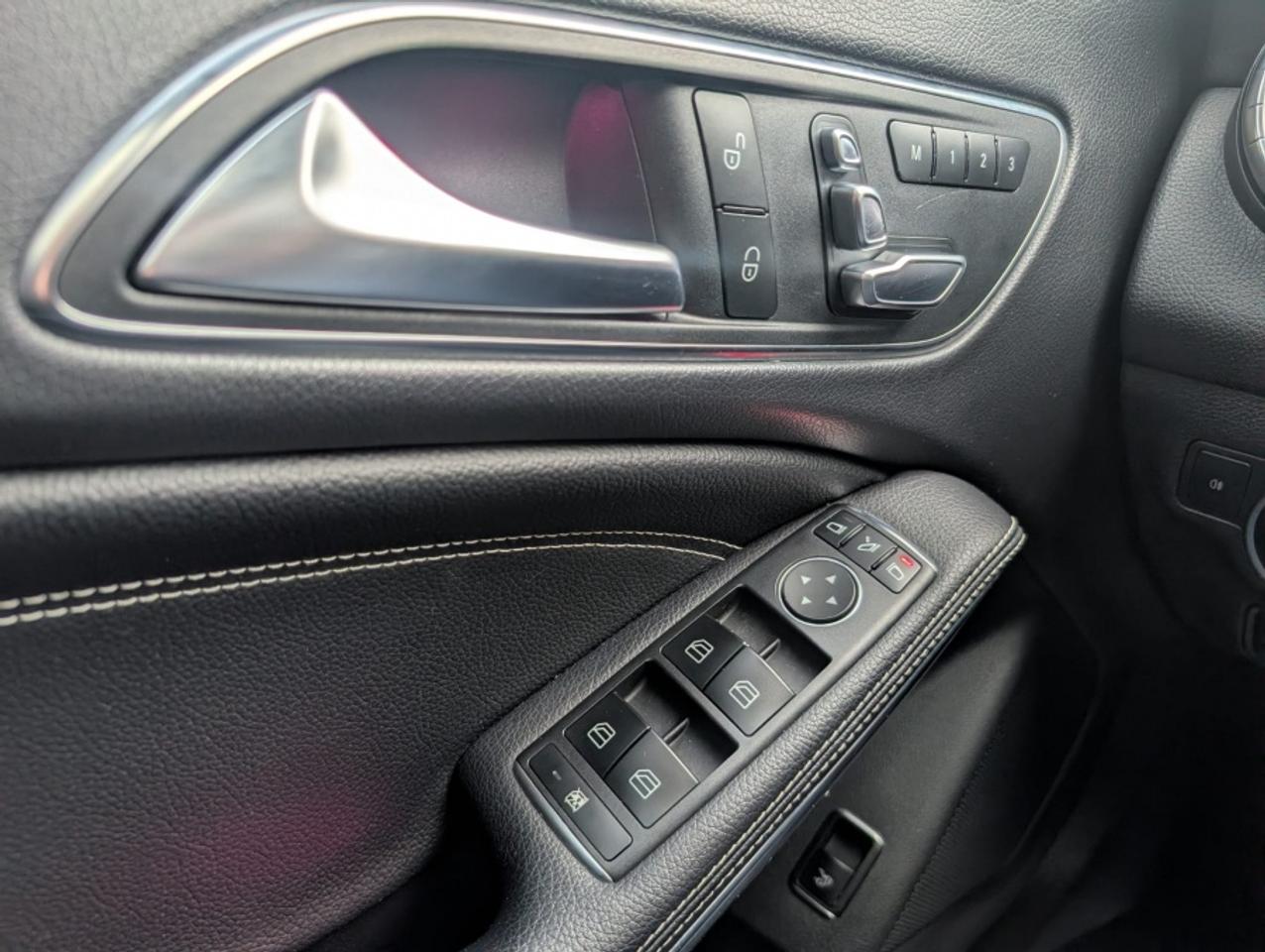 2019 Mercedes-Benz CLA-Class CLA 250 4MATIC * PANORAMIC ROOF * NAVIGATION Photo