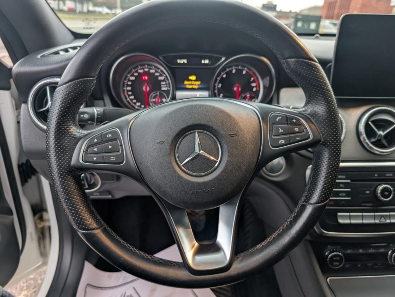 2019 Mercedes-Benz CLA-Class CLA 250 4MATIC * PANORAMIC ROOF * NAVIGATION Photo