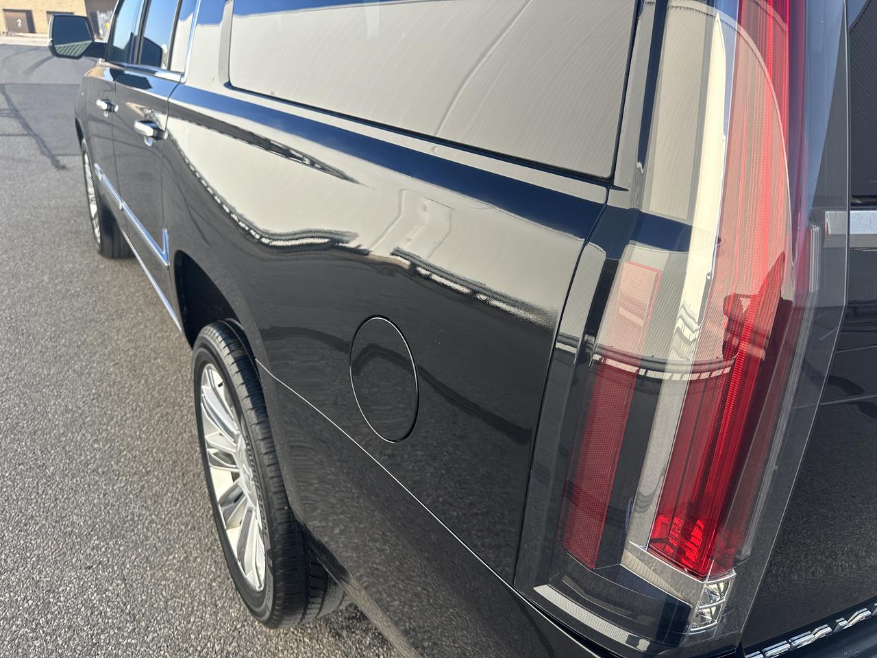 2020 Cadillac Escalade ESV Platinum Triple Black 6.2L Photo